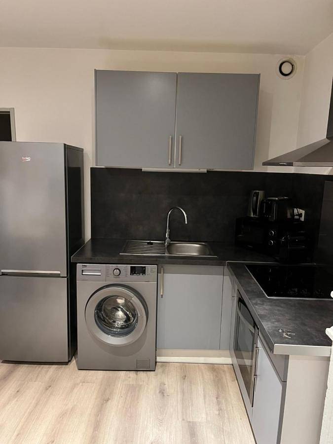 Appartement entier, One-Bedroom Apartment in Bourg-lès-Valence, Région de Valence