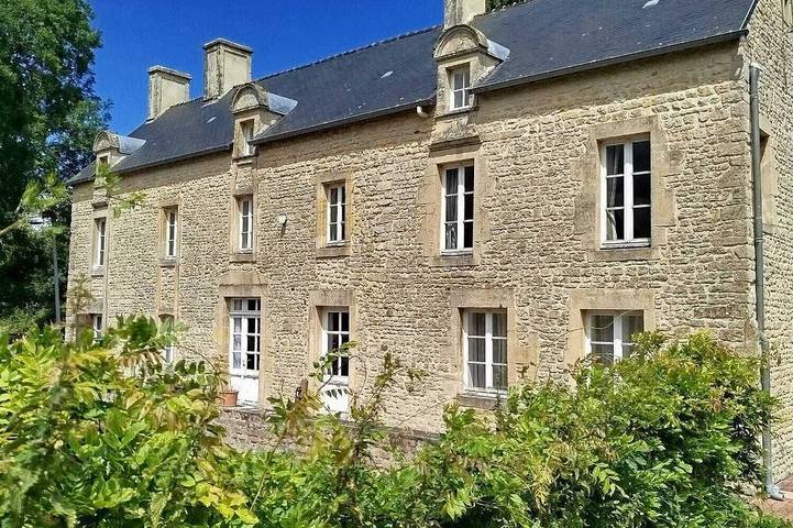Location de vacances pour 6 personnes, avec jardin et terrasse à Tour-en-Bessin