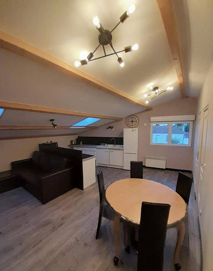 Appartement entier, One-Bedroom Apartment in Grues, Fontenay-le-Comte