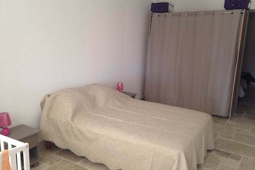 Ganze Wohnung, Schöne Wohnung mit Pool und Parkplatz in Comps, Nimes und Umgebung