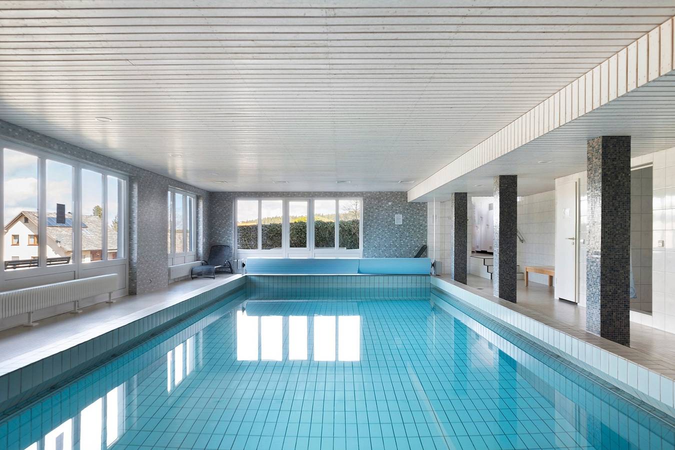 Entire studio, Schönwald Black Forest Homes – Apartment with Pool, Small Lake, 100 m to Ski Lift in Schönwald, Southern Black Forest