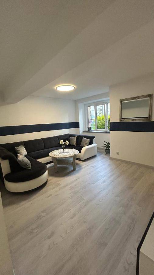 Apartament wakacyjny dla 6 osób, z ogród w Mieroszów