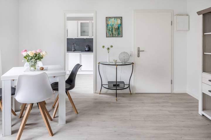 Ganze Wohnung, Haustierfreundliche Ferienwohnung Holly mit Wlan und Terrasse in Ebringen, Südschwarzwald