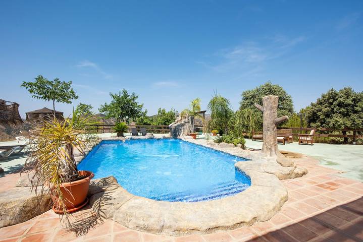 Holiday Home 'El Desafío De Las Águilas' with Lake View, Wi-Fi and Air Conditioning in Almogía, Cordillera Penibética
