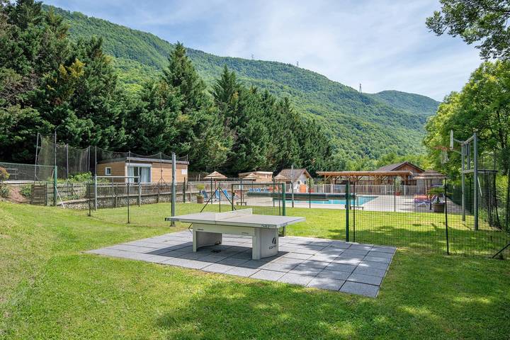 Caravane « Mobil Home Venus N°22 » avec piscine partagée in Vaulnaveys-le-Bas, Isère