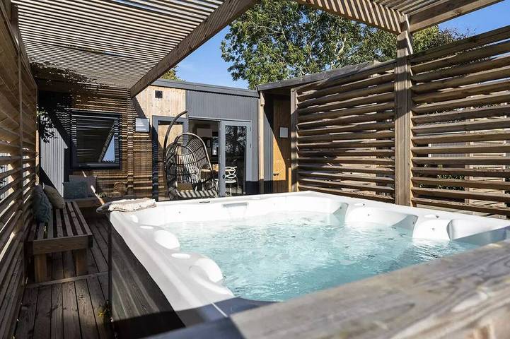 Camping pour 6 personnes, avec terrasse à Lannion