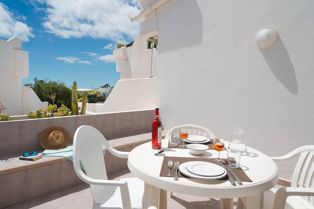 Entire apartment, Lanzahost \"Casa del Sol 1\" in Playa Bastián, Teguise