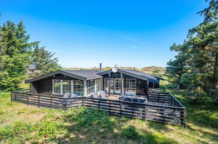 Ferienhaus für 8 Personen, mit Pool und Whirlpool sowie Balkon/Terrasse in Klegod