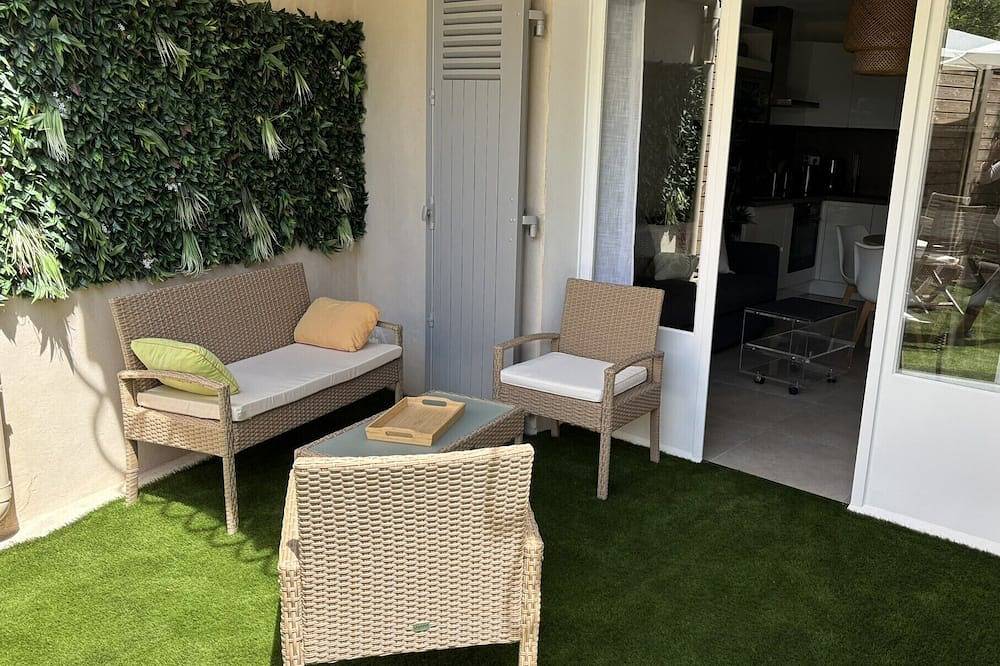 Entire apartment, Rez De Chaussé De Villa à 5 Minutes De La Plage A Pied in Rayol-Canadel-sur-Mer, Draguignan region