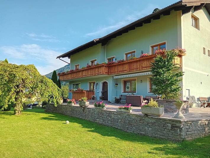 Ferienwohnung für 4 Personen, mit Balkon und Garten sowie Pool in Reißeck