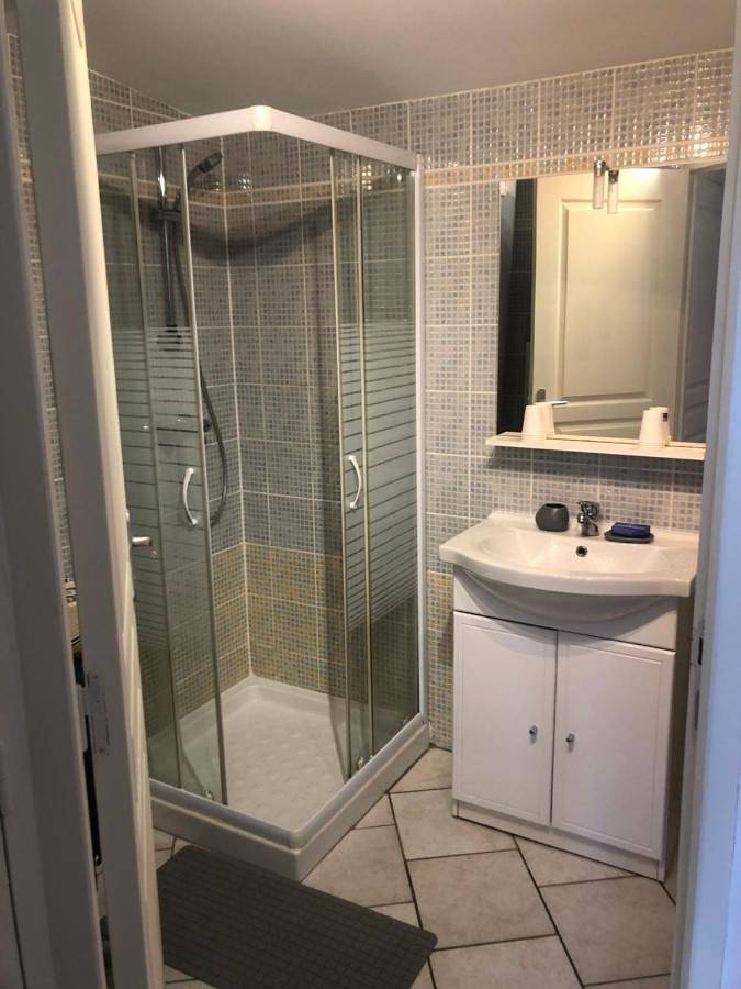 Location de vacances pour 2 personnes, avec jardin ainsi que vue et terrasse à Veyrines-de-Vergt - 2