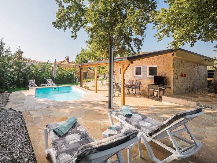 Ferienhaus für 6 Personen, mit Balkon/Terrasse und Garten sowie Pool in Buići (Porec)