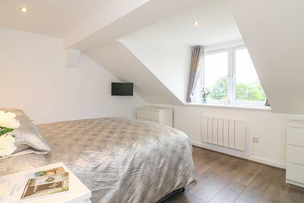 Cuckoo Cottage, romantic, with a garden in Bridport in Bridport, Dorset