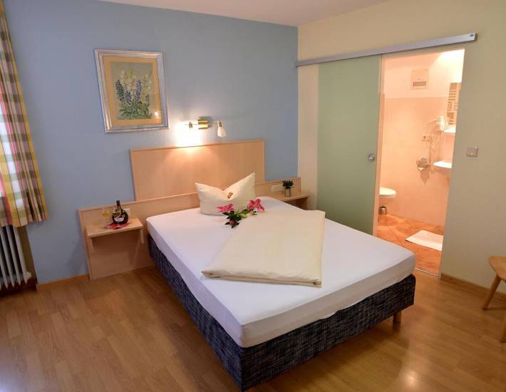 Hotel, mit Terrasse und Sauna sowie Ausblick in Dettelbach - 3