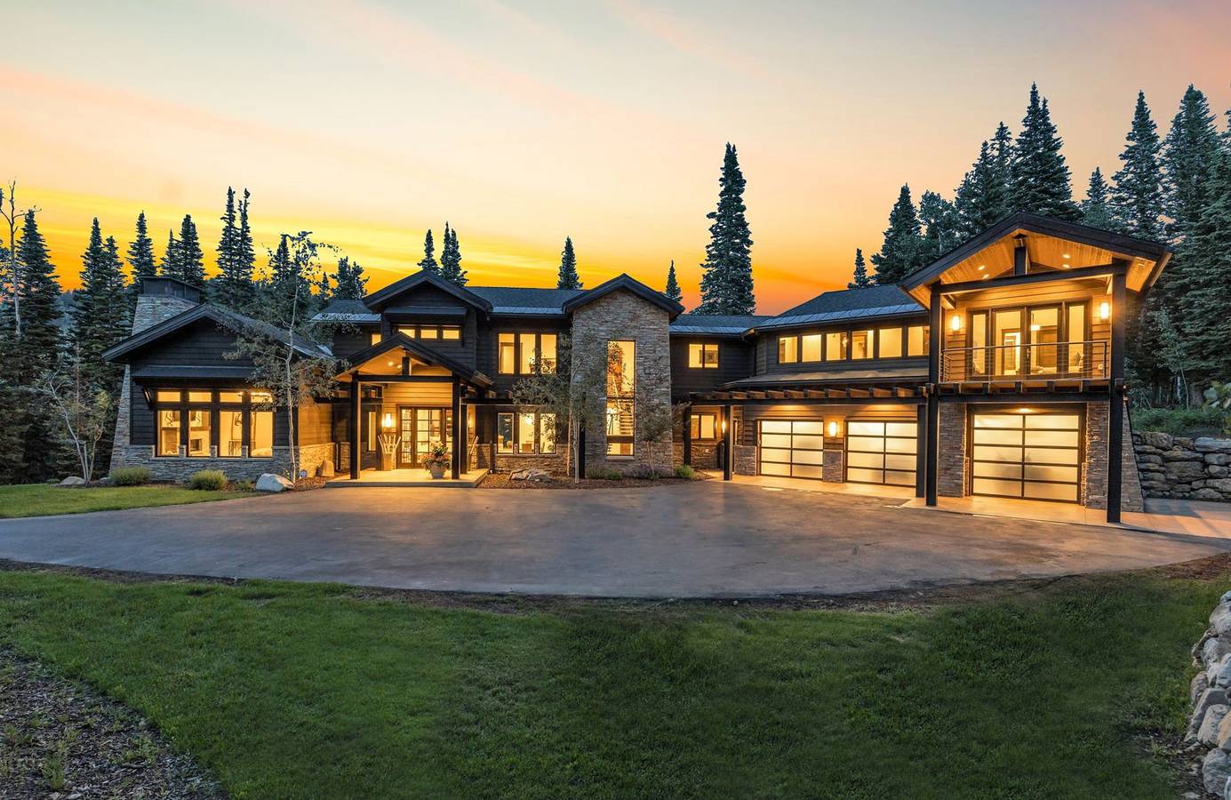 Chic Colony Ski-in/Ski Out Villa. Direct Access to Adventures at Park City Resort, Hot Tub & Gym in Uinta Wasatch Cache National Forest