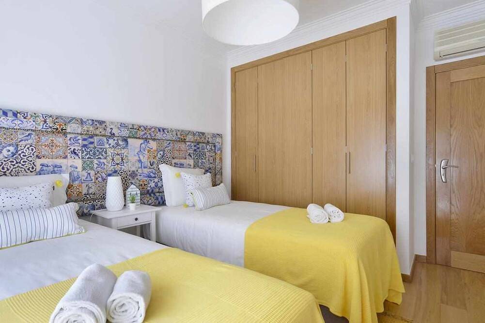 Ganze Wohnung, Classy Beach Flat 2Br Strand von Carcavelos - Checkinhome in Carcavelos e Parede, Costa de Lisboa