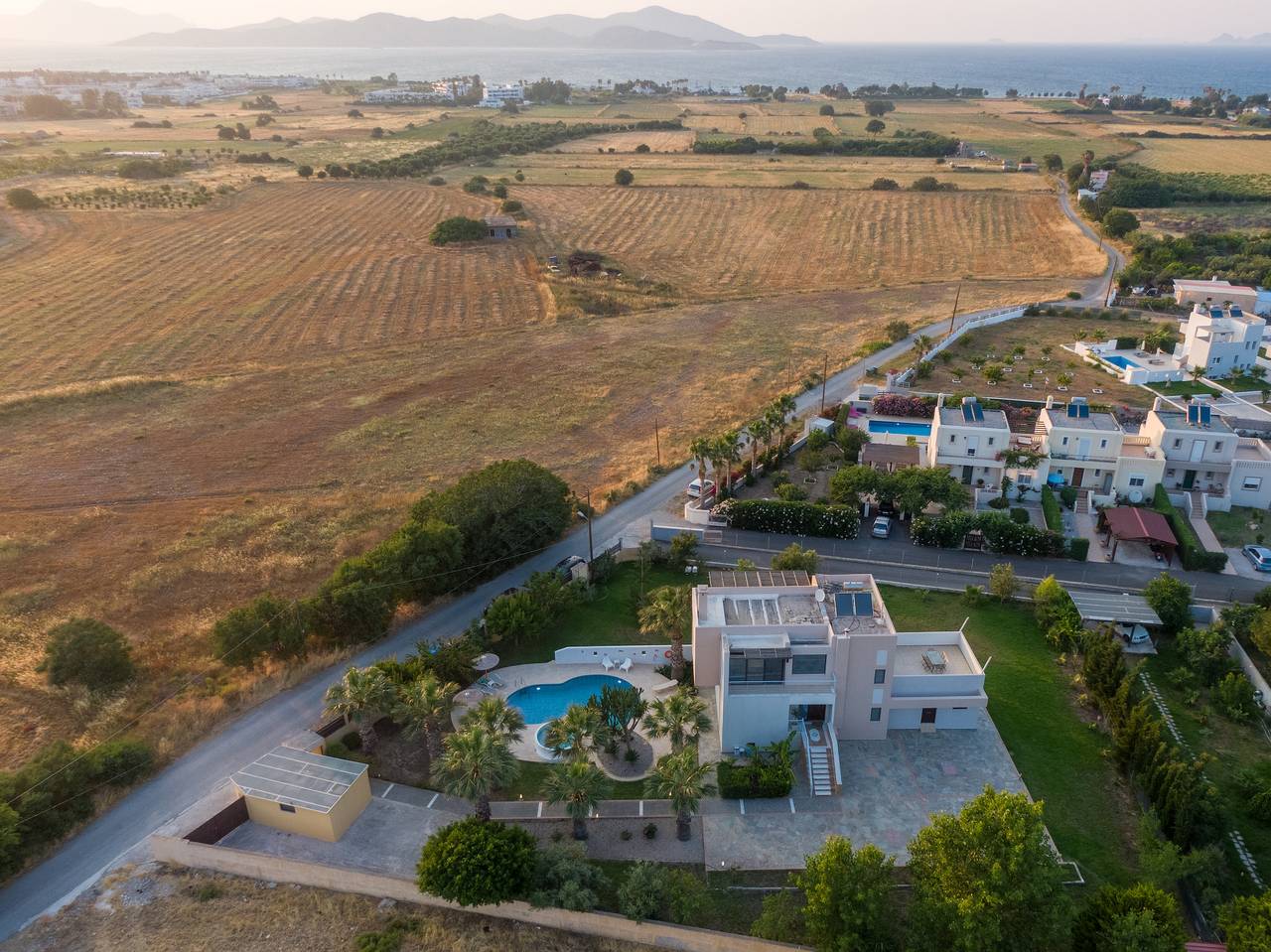 Xenos Villa 2 mit 5 Schlafzimmern, privatem Pool, in der Nähe des Meeres in Tigaki, Kos
