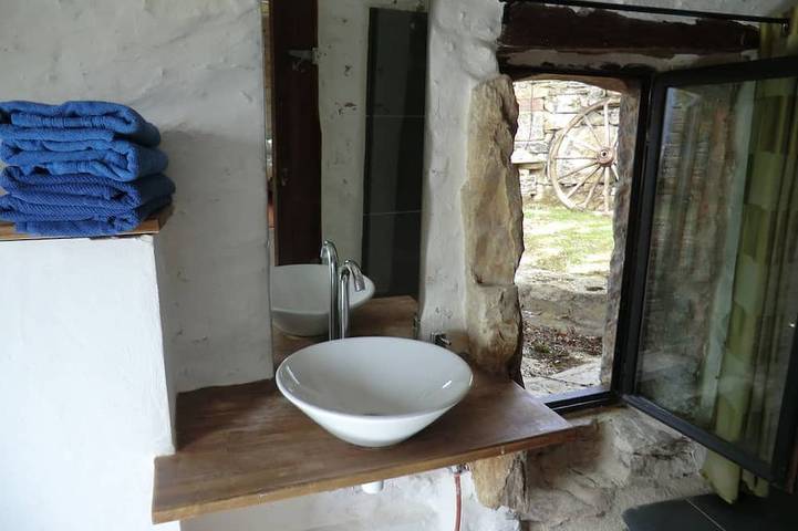 Gîte pour 3 personnes, avec Terrasse ainsi que Jardin et Piscine dans le Lot - 3
