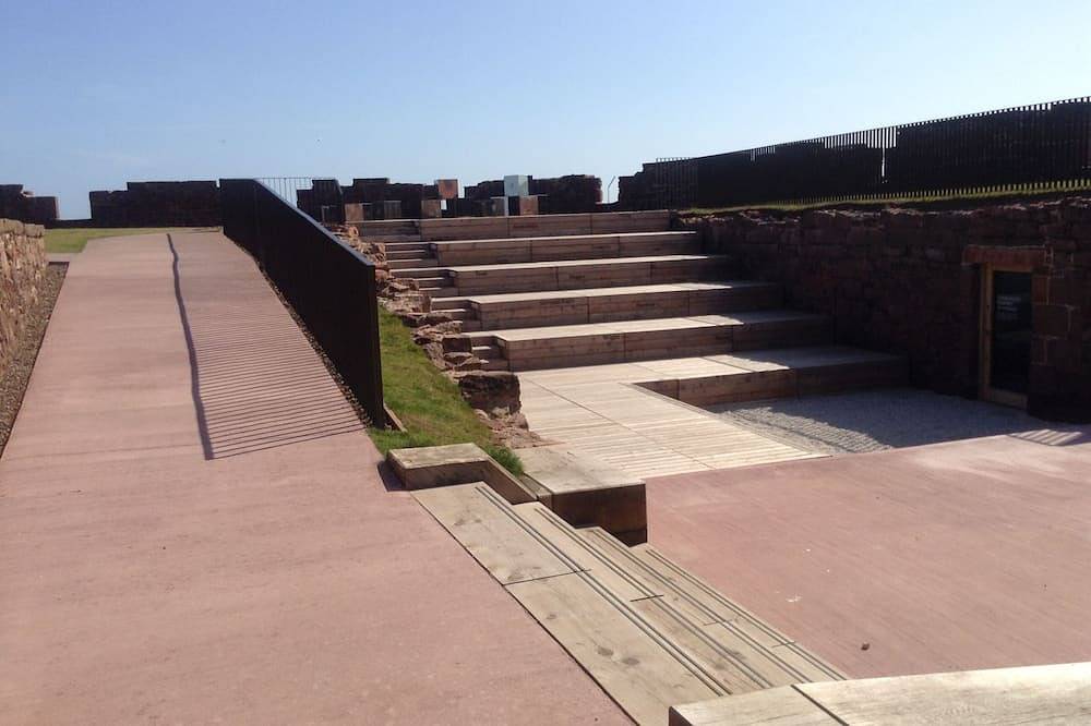 Entire apartment, Unique 2 Bedroom Harbour Front Apartment in Dunbar, Edinburgh and Lothian