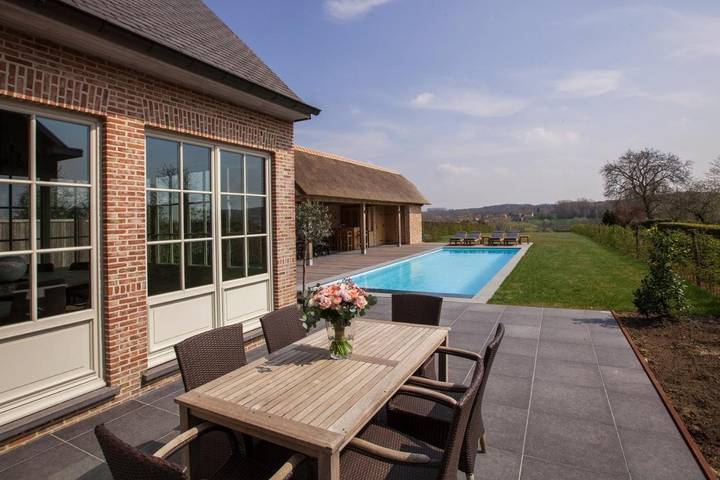 Villa pour 12 personnes, avec Terrasse et Jardin ainsi que Piscine et Vue dans la Région d'Audenarde