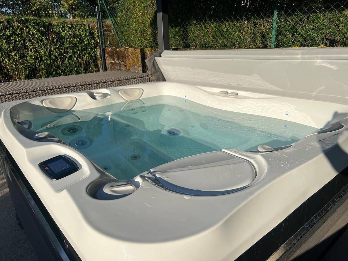 Studio indépendant spa haut de gamme Hotspring privatif in Chaumousey, Région d'Épinal