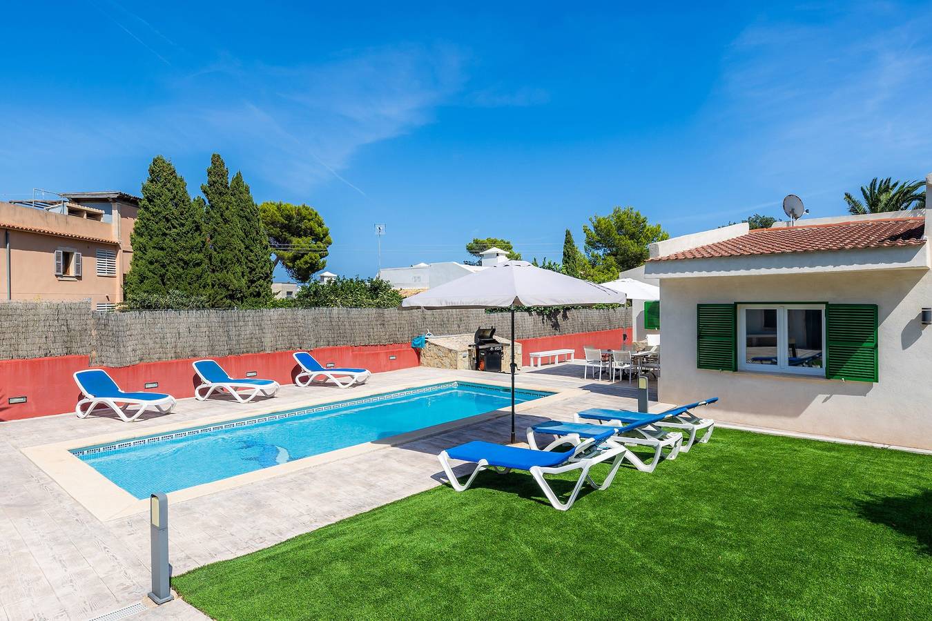 Casa de vacaciones 'Villa Neptuno' con piscina privada, Wi-Fi y aire acondicionado in Son Moll, Capdepera