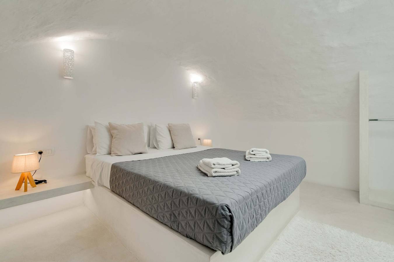 Appartement entier, Authentic White 2Bd Flat Home in Emporio Santorini in Emporio, Santorin