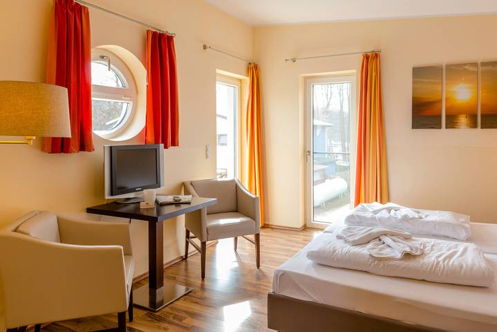 Ferienwohnung für 2 Personen, mit Garten und Balkon in Waren (Müritz) - 2