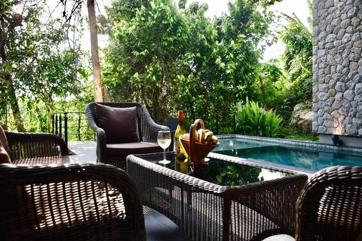 Hus för 6 Personer, med sjöutsikt samt utsikt och pool och terass i Kamala