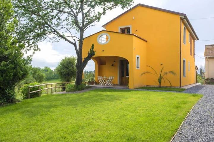 Agriturismo per 6 persone, con giardino e piscina in Fucecchio