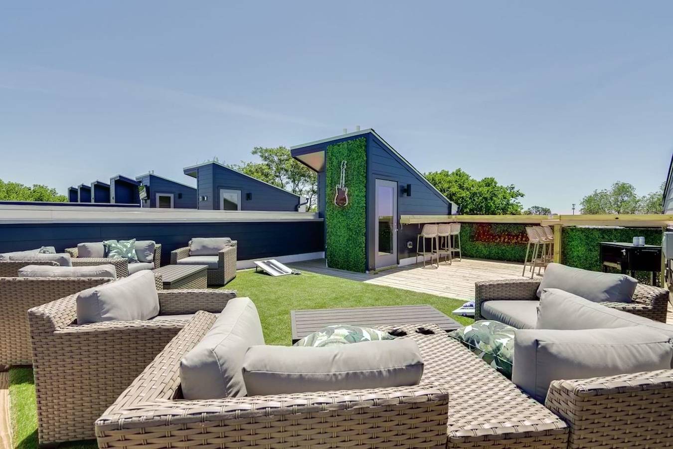 East Nash Oasis - 13 Beds - Going Fast in Nashville, Tennessee