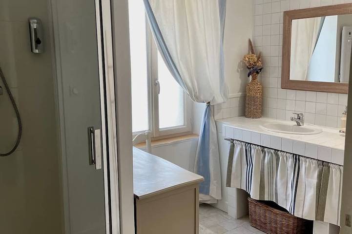 Charming gîtes 320m2 for up to 22 people +heated pool 300m from the Ardèche river in Aubenas, Ardèche