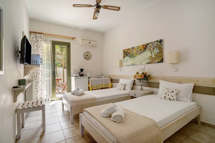 Gîte pour 2 personnes, avec jardin à Leucade - 3