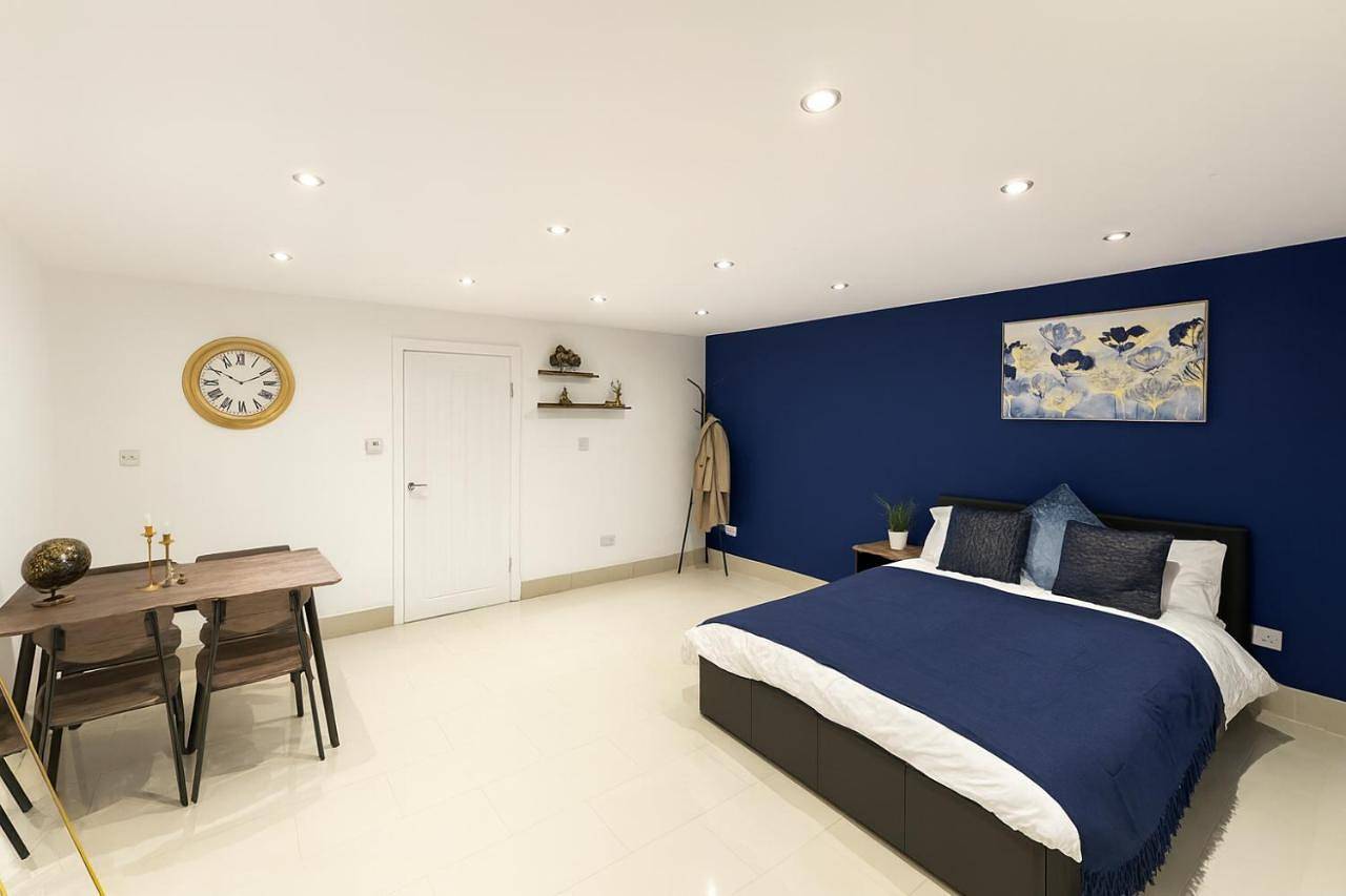 Entire apartment, One-Bedroom Apartment in Hounslow, London