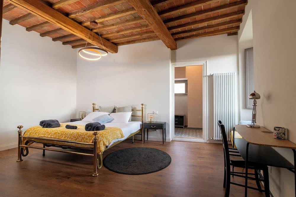 Entire apartment, Palazzo Luparelli Boutique Apartment, Colle di Val d'Elsa, Siena, Tuscany in Colle di Val d'Elsa, Siena Province