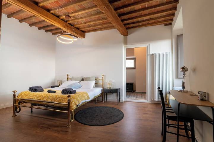 Entire apartment, Palazzo Luparelli Boutique Apartment, Colle di Val d'Elsa, Siena, Tuscany in Colle di Val d'Elsa, Siena Province