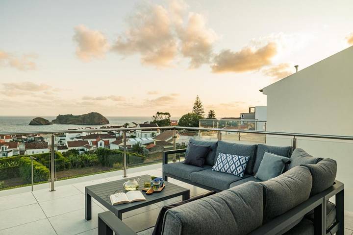 Location de vacances pour 12 personnes, avec Balcon et Jacuzzi ainsi que Terrasse et Vue dans Vila Franca do Campo