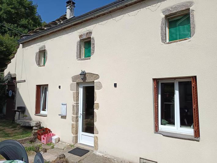 Location de vacances pour 8 personnes, avec Terrasse ainsi que Jardin et Vue à Menat