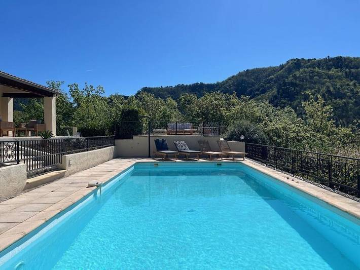 Location de vacances pour 8 personnes, avec terrasse et piscine à Coaraze - 4