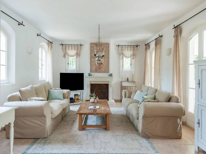 Plush Villa in Saint Tropez with Artistic Interiors & Pool in Gassin, Costa mediterránea (Francia)