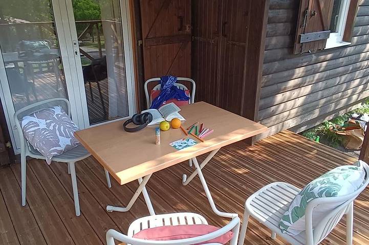 Gîte pour 4 personnes, avec terrasse et piscine à Villegly