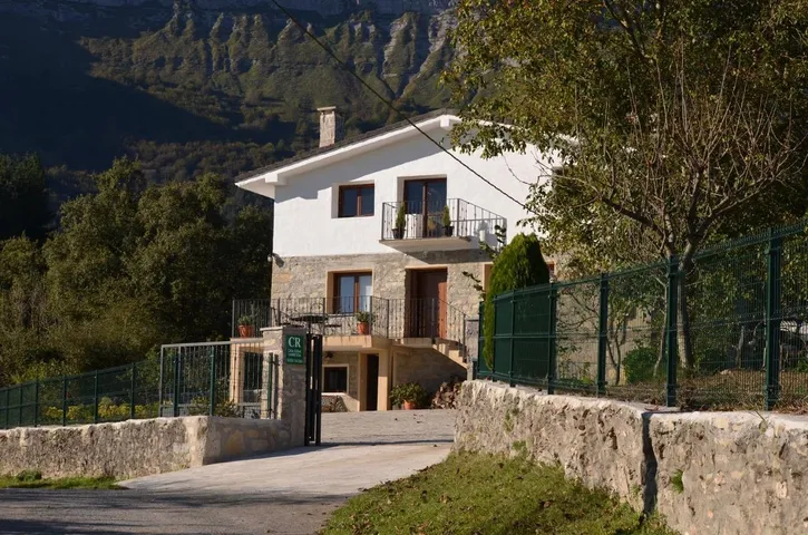 Casa rural para 6 personas, con jardín y jacuzzi - 1
