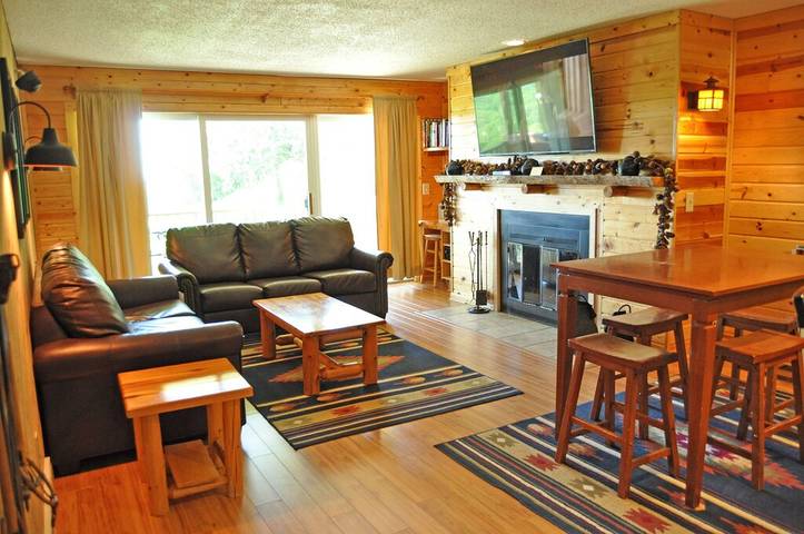 Vacation rental for 8 people, with yard and hot tub as well as pool in Michigan