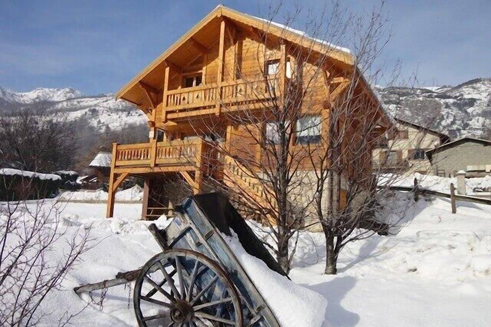 Warmes traditionelles Holzchalet Briançon Serrechevalier 1200m in Briançon, Nationalpark Écrins