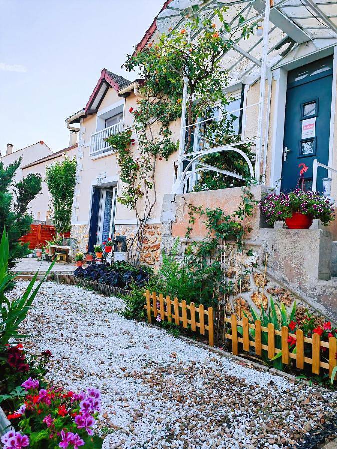 Location de vacances pour 8 personnes, avec jardin à Épinay-sur-Orge