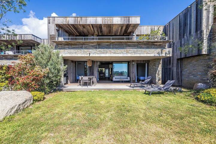 Gîte pour 9 personnes, avec sauna ainsi que jardin et piscine dans Plage de Fautea
