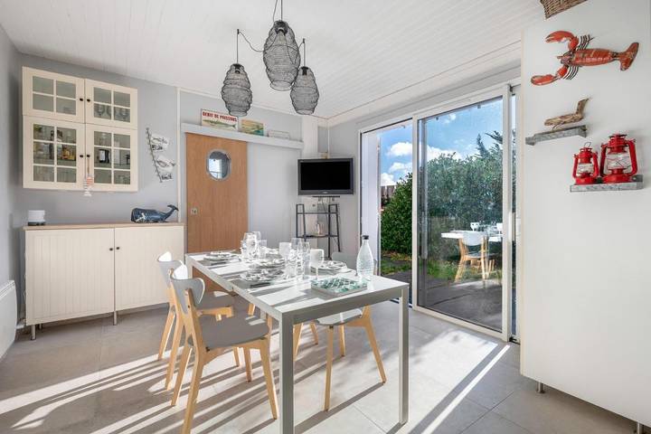 Location de vacances pour 4 personnes, avec terrasse et jardin dans Plage de la Sennetière - 3