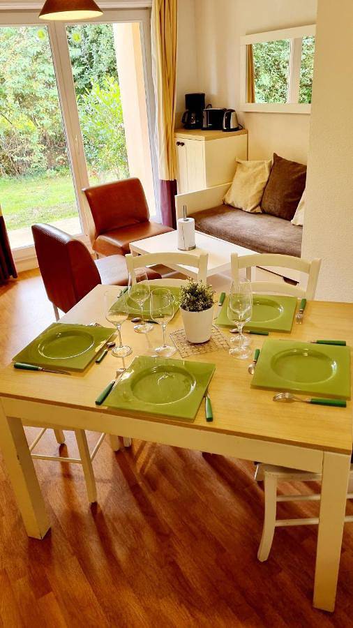 Appartement entier, Gîte Bulle de détente-Aux Portes d'Honfleur avec piscine couverte in Boulleville, Région de Bernay
