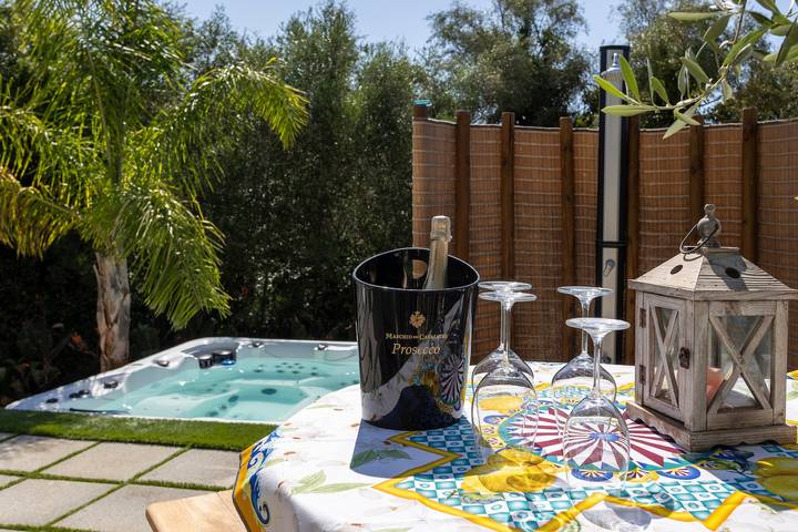 Ferienhaus für 4 Personen, mit Whirlpool und Garten