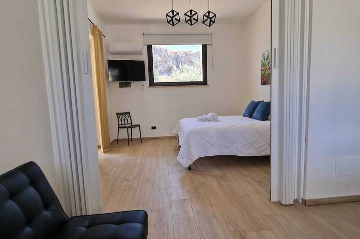 Entire apartment, Isolarentalcar Apartment: Apartments In A Villa With A Swimming Pool in Capaci, Palermo Province